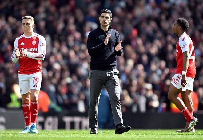阿森纳又掉链子！近4场3败已丢2冠 44岁塔帅羞愧捂脸：挨了记重拳